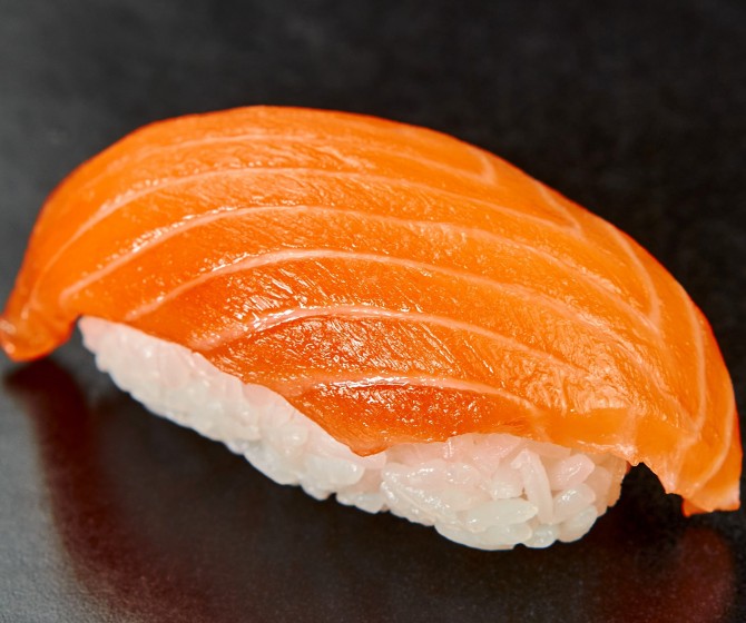 Суши  с лососем 1шт