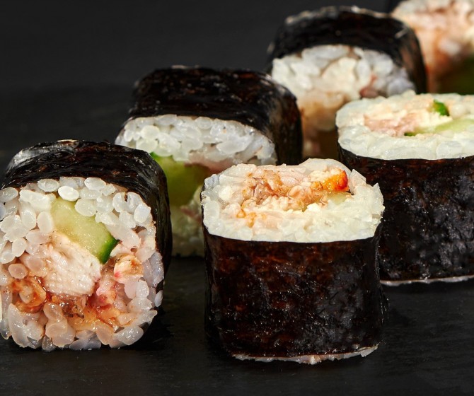 Маки с угрем