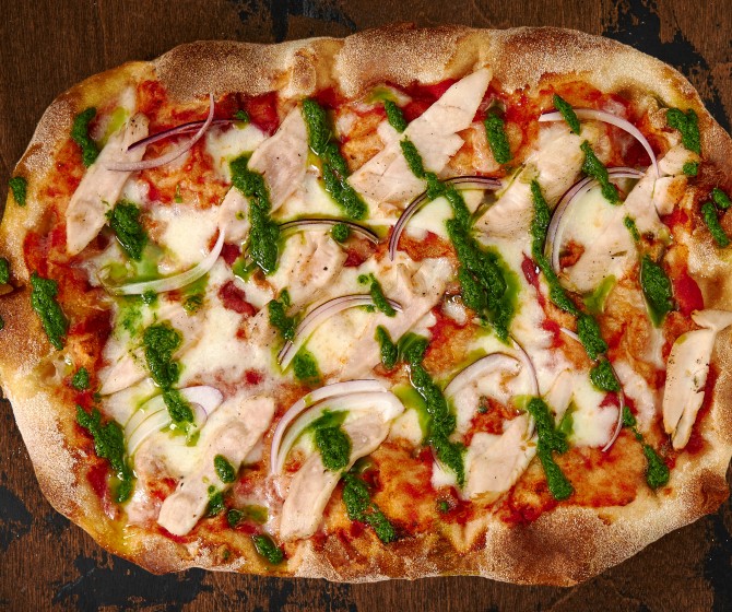 С курицей и соусом песто