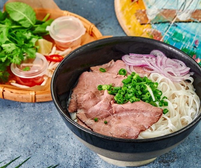 Суп Фо-Бо с говядиной и рисовой лапшой 530г